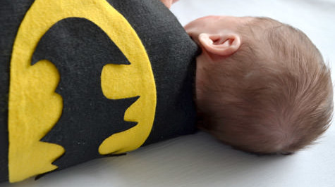 Novembro Roxo: bebês prematuros ganham capas de super-heróis