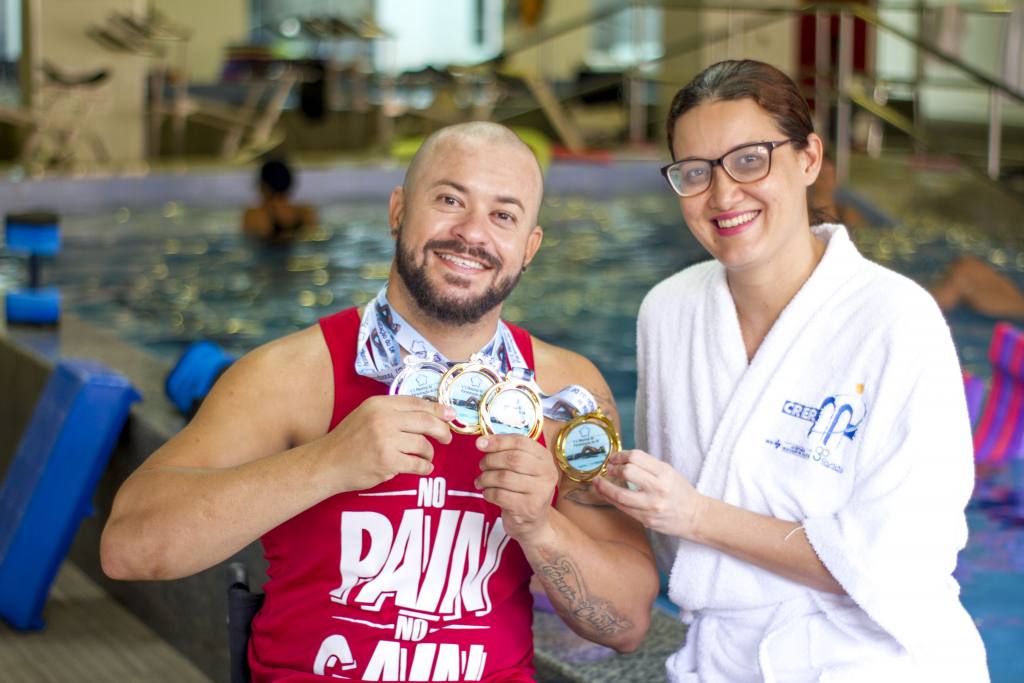 Paciente do CRER conquista quatro medalhas em competição de paranatação em Brasília
